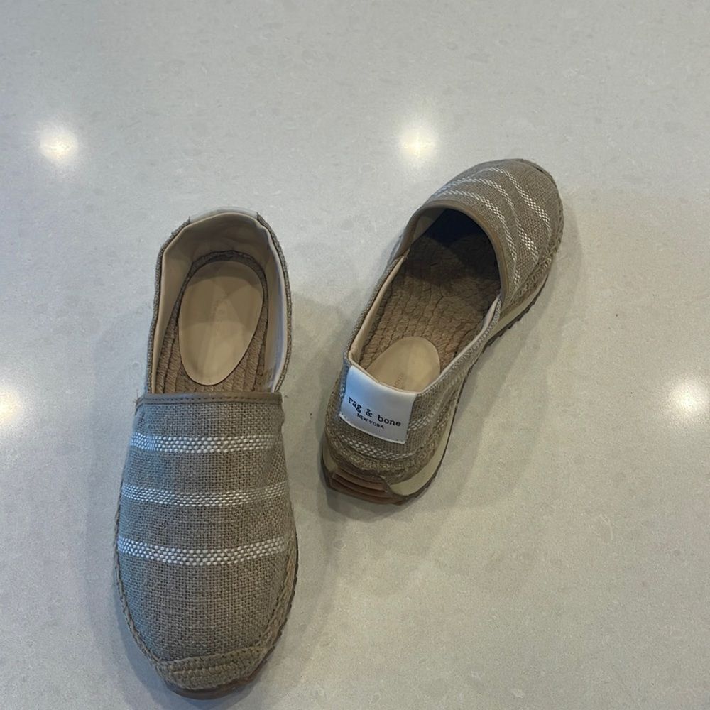 Rag & bone women’s shoes size 6.5 new with tags. Expensive brand great quality.